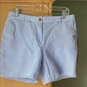 Talbots relaxed Chino blue/white seersucker shorts. 2 front and 2 back pockets